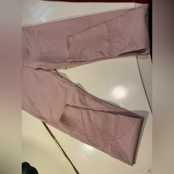 Fanka High Compression & High Waisted Reversible Leggings - Picture 4 of 7